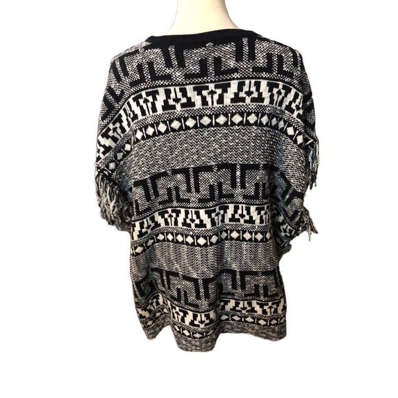 Gianni Bini Black and white fringed oversized poncho style sweater with fringe s - Picture 10 of 15